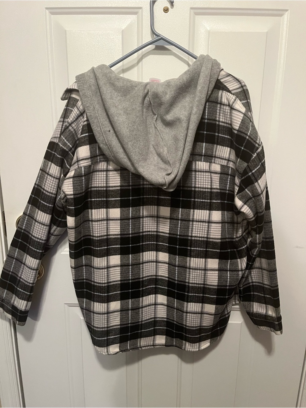 No Boundaries Black and White Plaid Hooded Utility Jacket - Picture 3 of 3